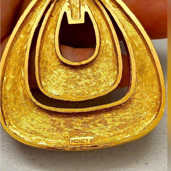 Vintage Large Gold Tone Big Pendant Monet Necklace - Picture 6 of 7